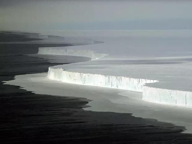 antartic iceberg