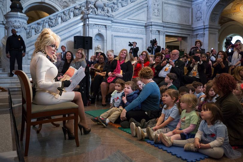 Dolly Parton Reading To Children
